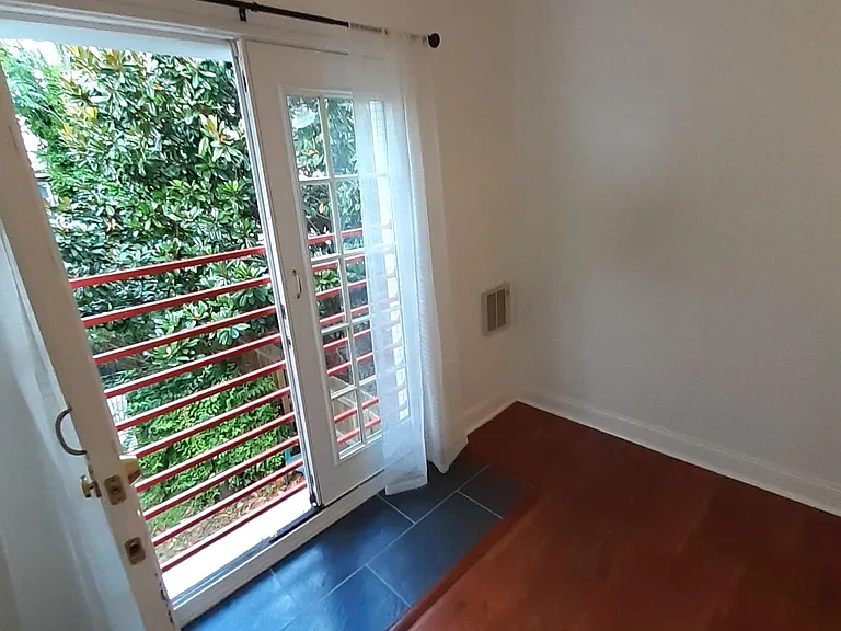 2113 Fitzwater St #B — Photo 2