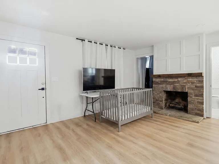 411 Edwin St #A — Photo 12