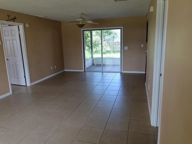 601 SE Polynesian Ave — Photo 10