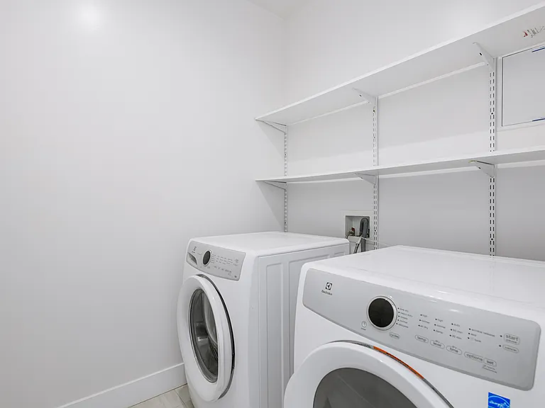 745 N Gramercy Pl — Photo 18