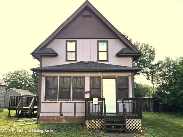 307 3rd Ave W, Lemmon, SD 57638