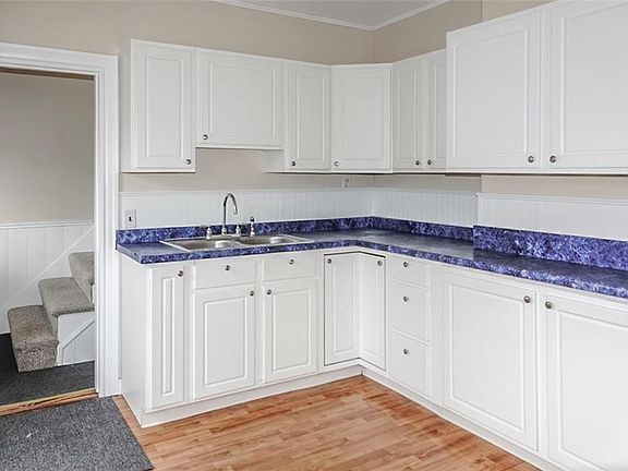 2nd image of 36 Winsor St