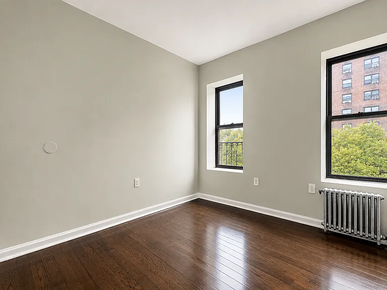 2254 5th Ave #16 — Photo 5