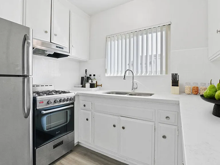 2477 Sawtelle Blvd — Photo 2