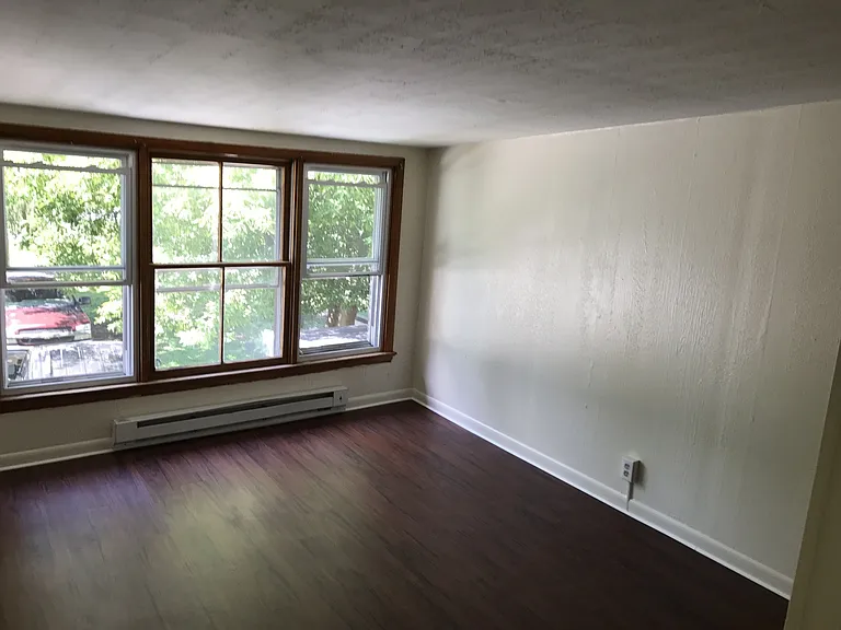 122 N Penn St — Photo 3