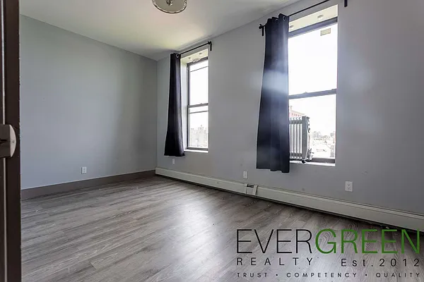 Rented by Evergreen Apartments BK | media 10