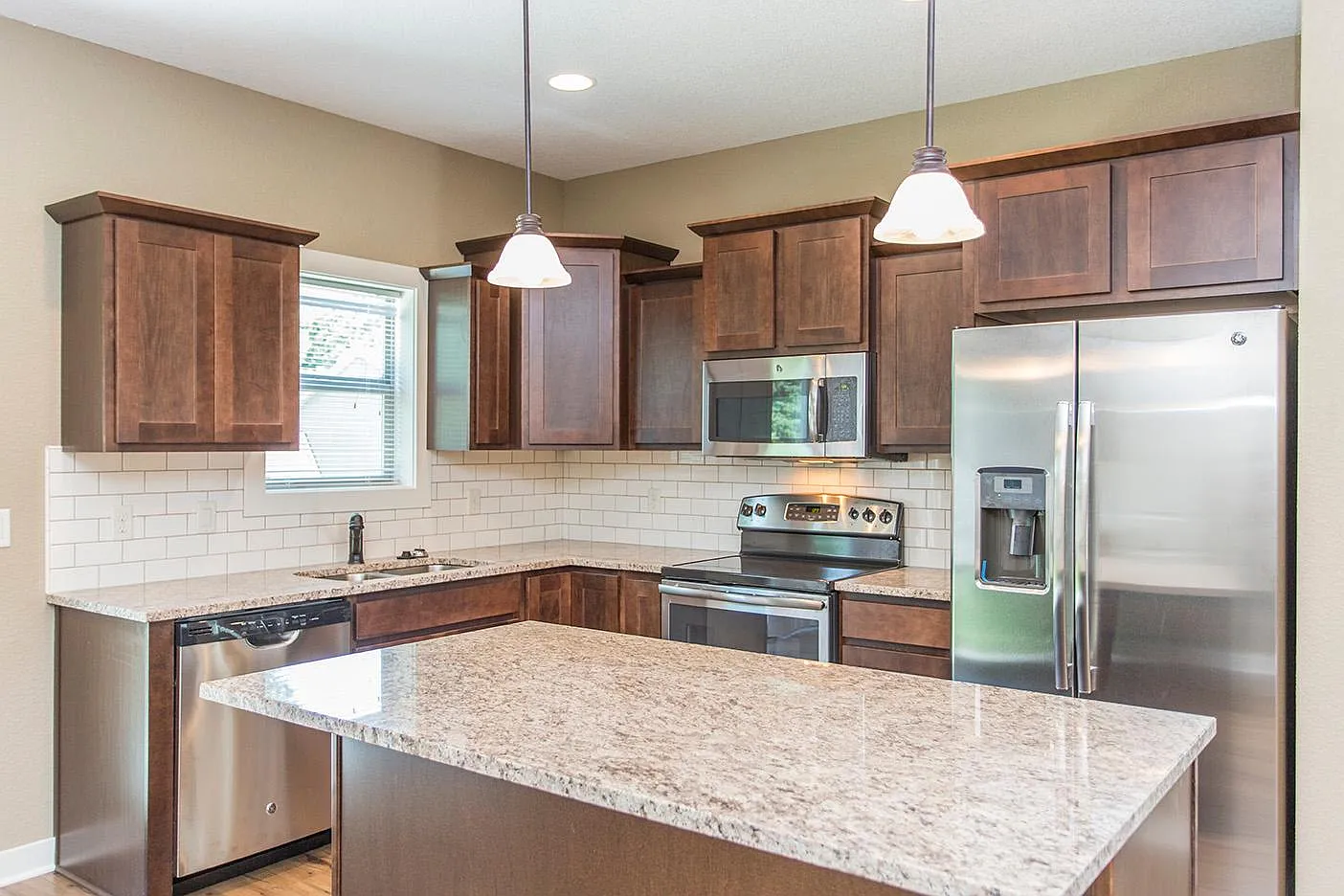 3 bed, 2.5 bath, 1518 sqft, $2,200 — Photo 4