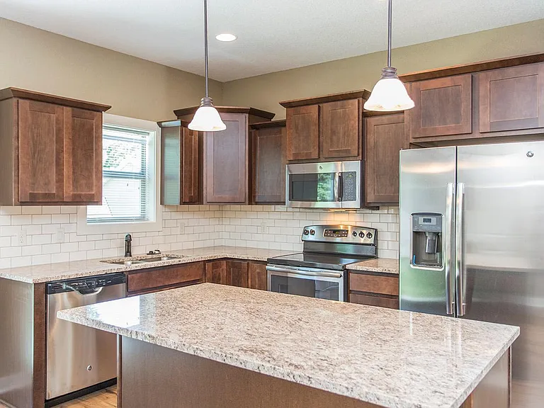 1659 Glade Dr SW — Photo 4