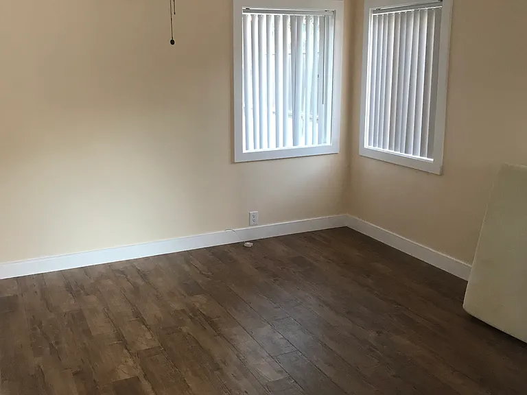 324 1/2 W E Street Living Area