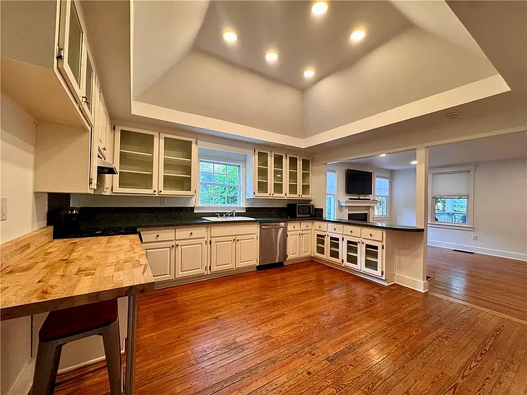 687 Brownwood Ave SE — Photo 8