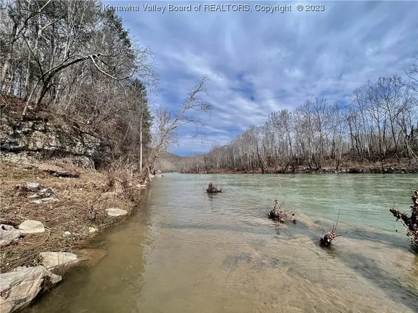 178 Constitution Ave, Alderson, WV 24910