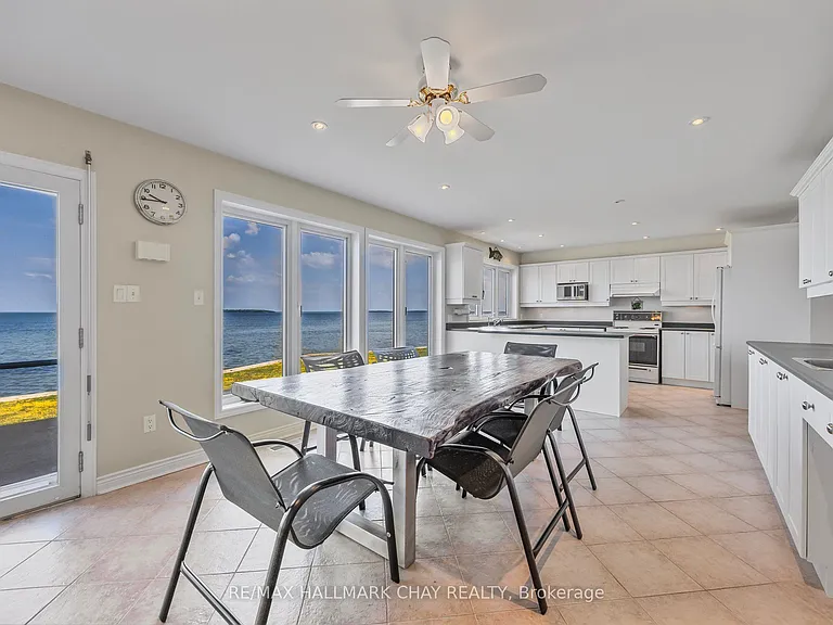 2653 Leonard St — Photo 14