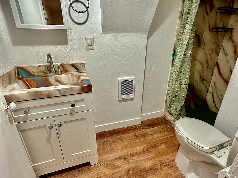 983 Siskiyou Blvd #983 — Photo 7
