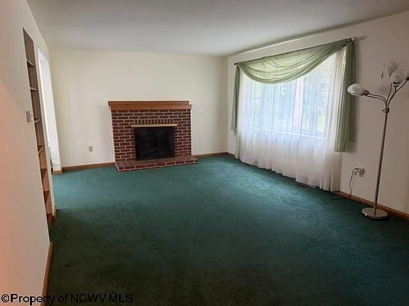 4th image of 952 S Main St