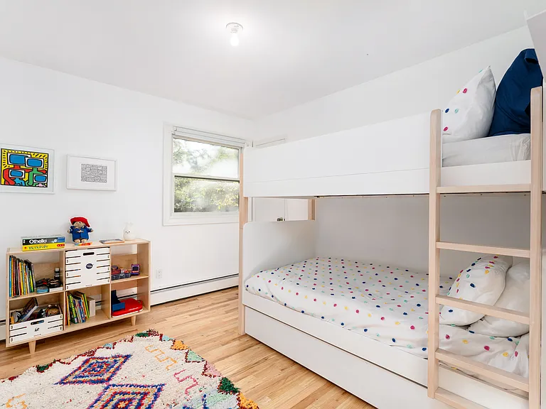 20 Lotus Ave — Photo 14