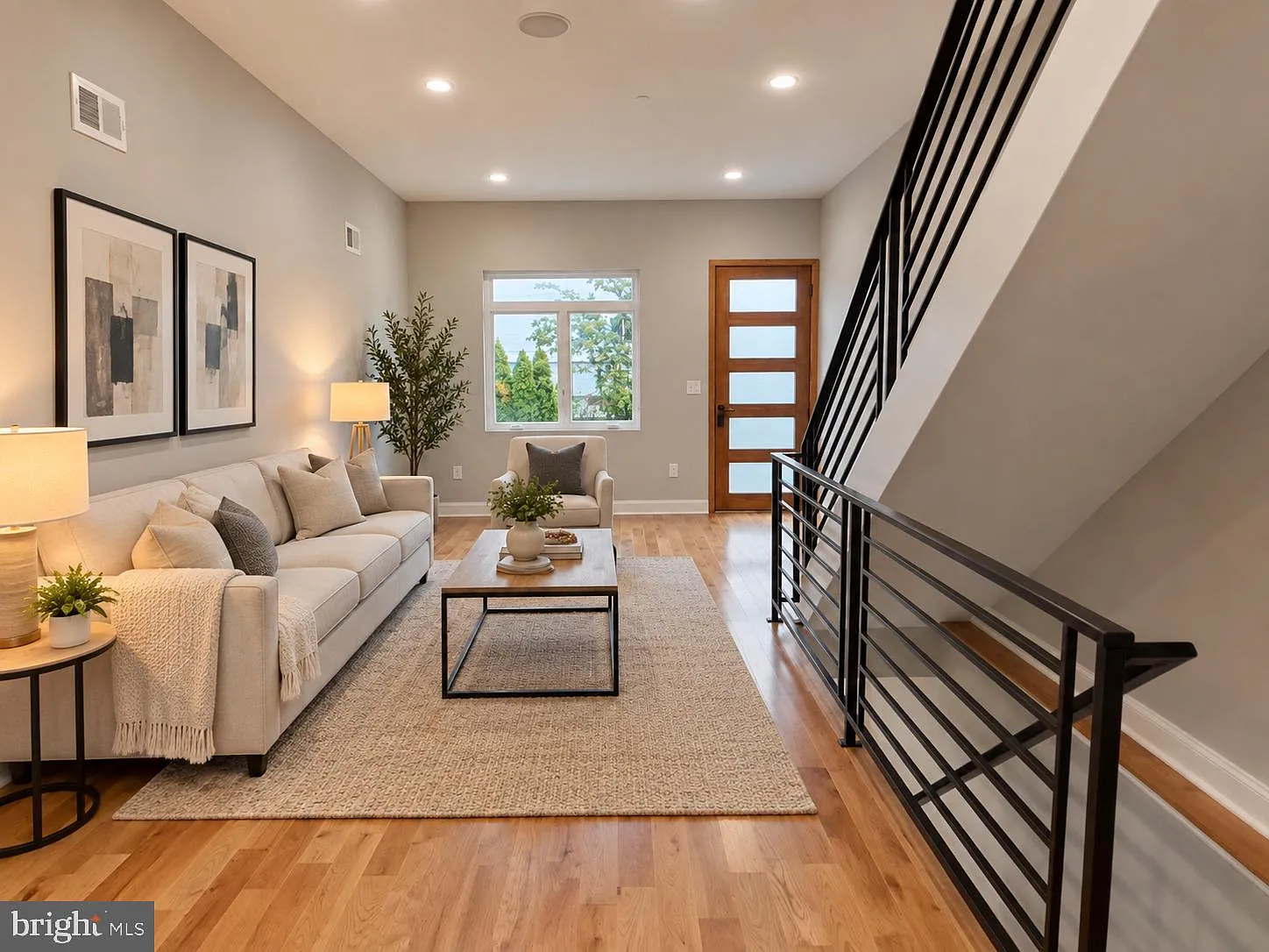 3 bed, 2.0 bath, 1713 sqft, $2,500 — Photo 2