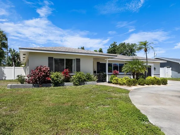 2325 S Shore Dr SE, Saint Petersburg, FL 33705