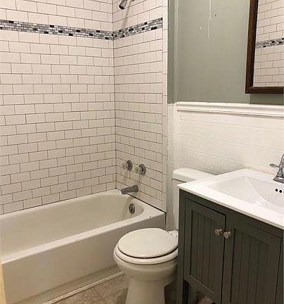 3rd image of 929 Lafayette Ave