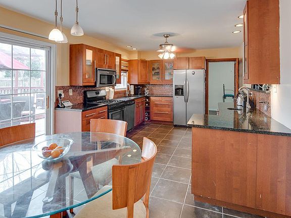 Kitchen/ Dining Room