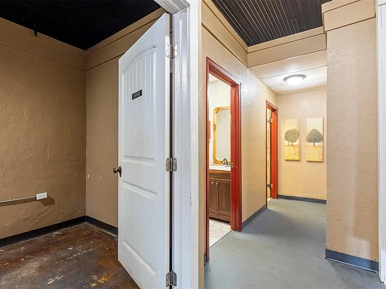 327 S Green Ave — Photo 27
