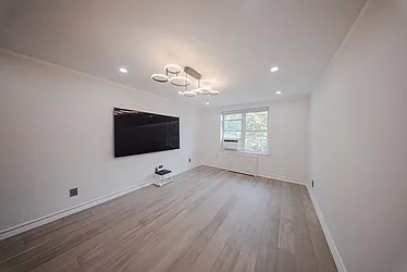 2553 East 7th Street, #4D