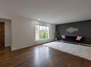 23660 Cedar Rd, Beachwood, OH 44122