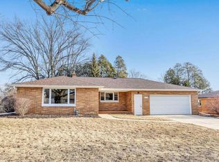 1670 Ranchland Dr, Green Bay, WI 54304