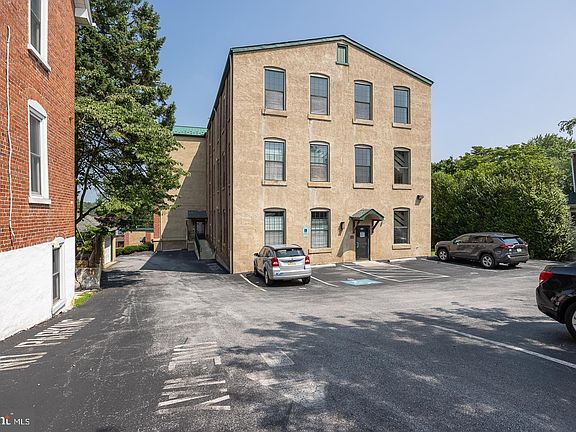 2nd image of 541 Washington Ave APT 302