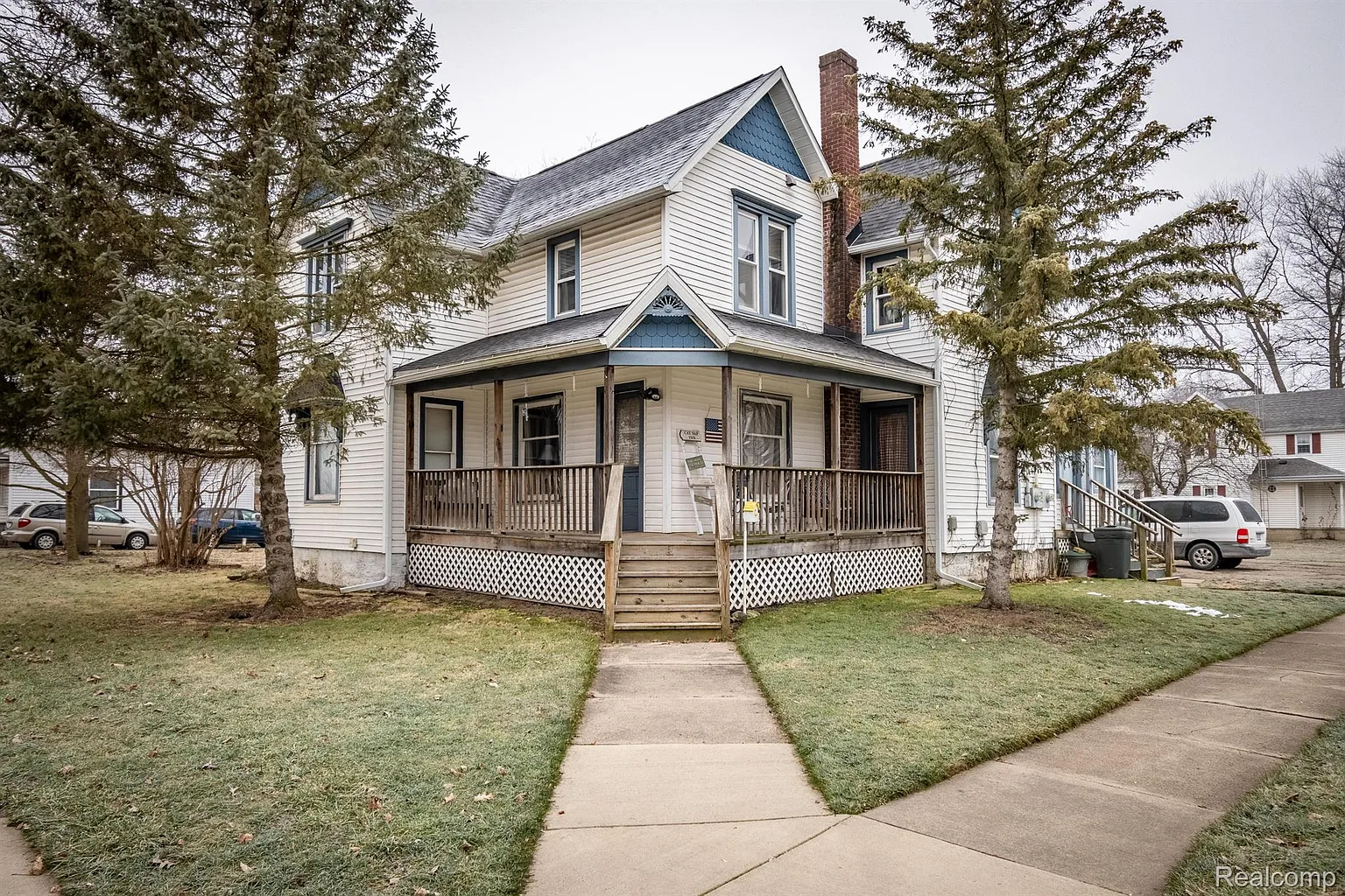 200 S Oak St photo 1