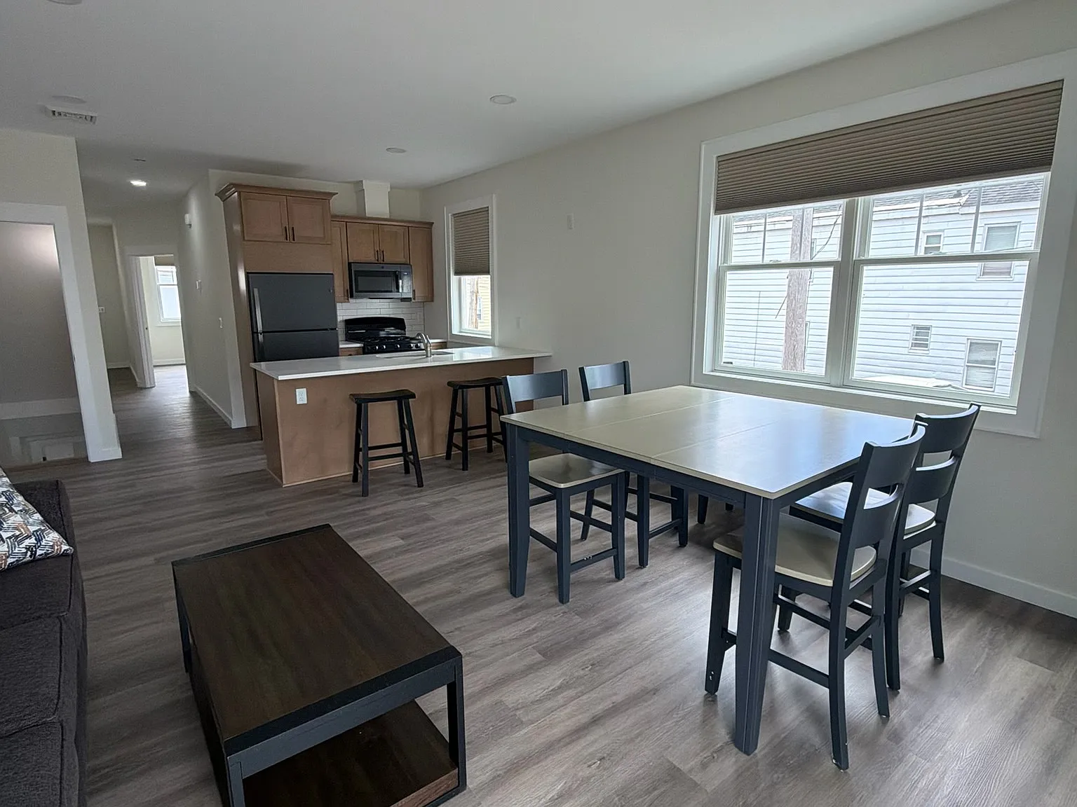 5 bed, 2000 sqft, $800 — Photo 3