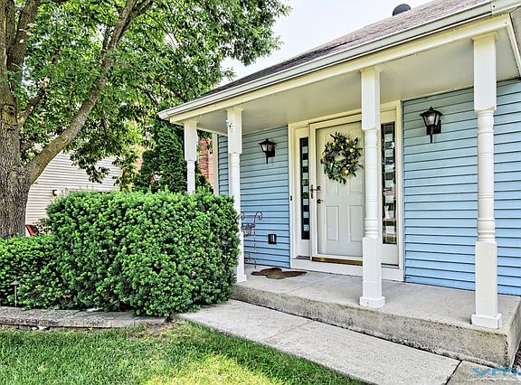 2nd image of 2S717 Timber Dr