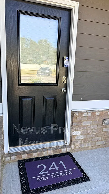 3 bed, 2.5 bath, 1482 sqft, $1,749 — Photo 2