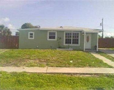 1st image of 121 NE 17th Ave