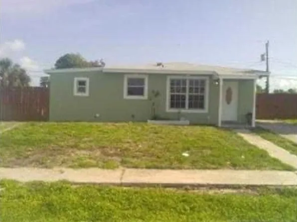 121 NE 17th Ave, Boynton Beach, FL 33435
