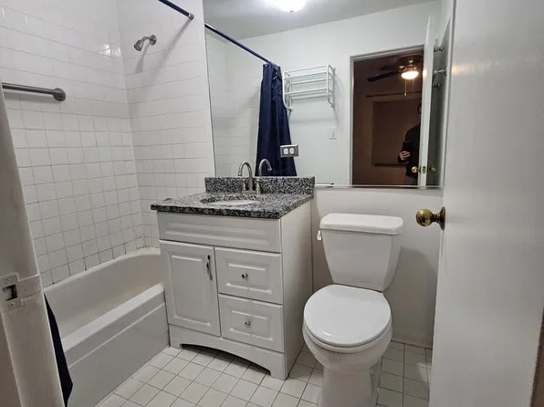 146 Green Bay Rd Unit 1, Glencoe, IL 60022