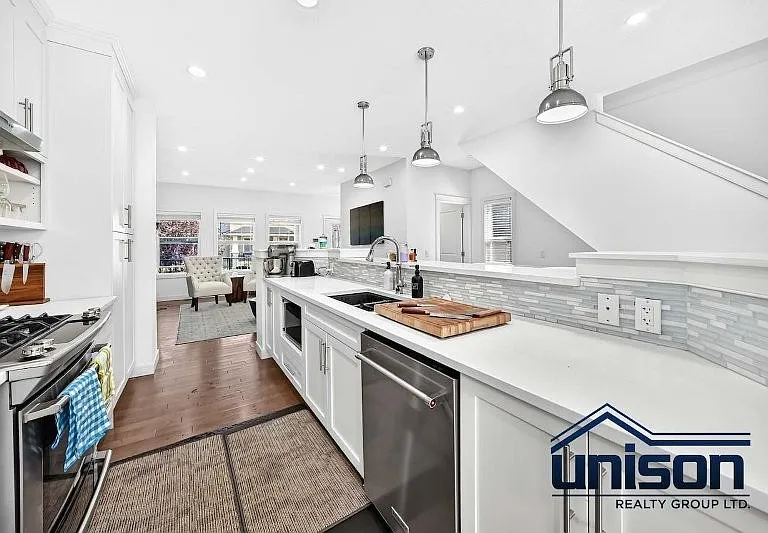 47 N Evanspark Rd NW — Photo 4