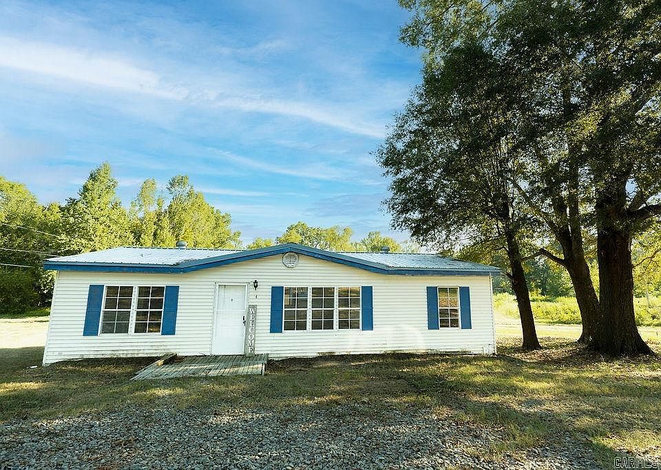 1st image of 4 E Maple Ln