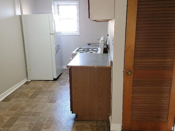 31 S Highland Ave 2nd floor