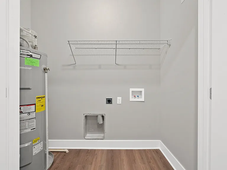 Mount Victor Olde Towne Luxury Apartments — Photo 148