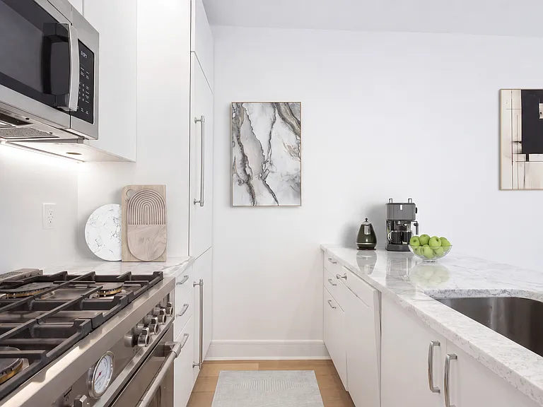 458 W 20th St #4D — Photo 5