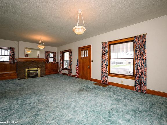 3rd image of 801 S Jefferson Way