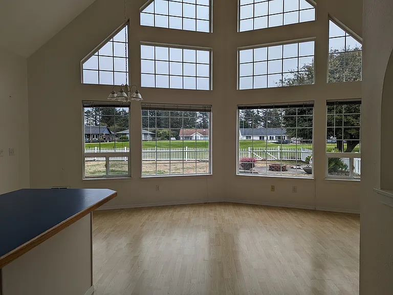 354 Canal Dr NE — Photo 2