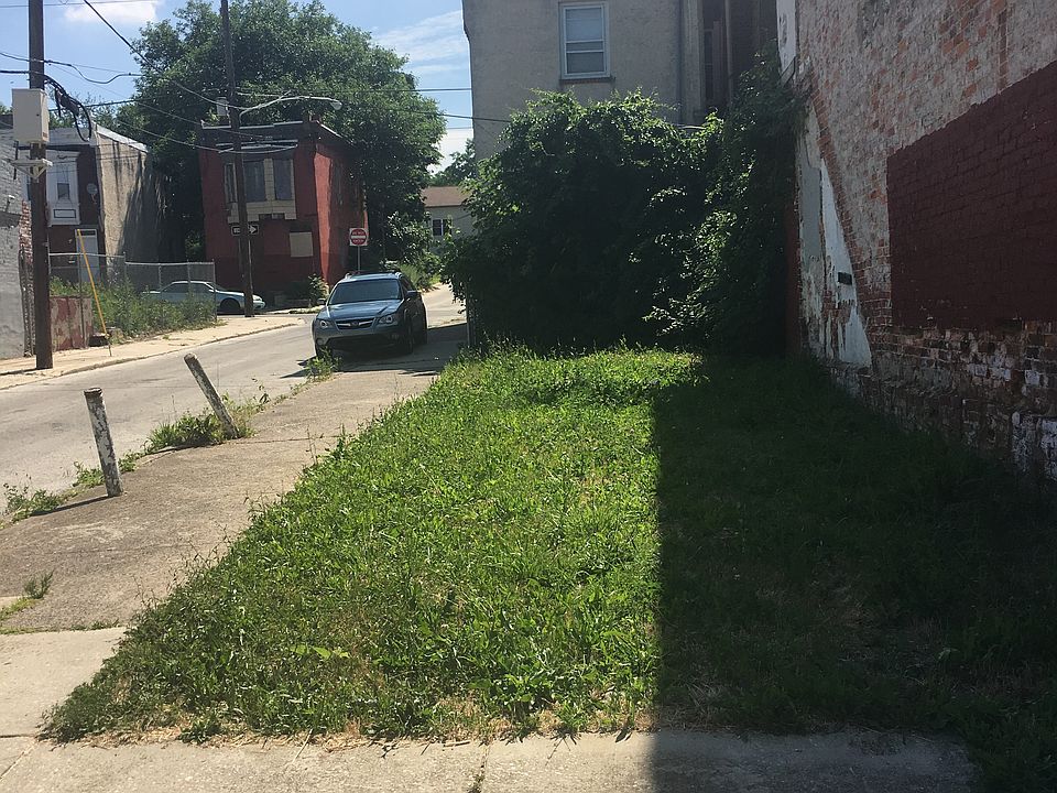 2nd image of 883 N Moss St