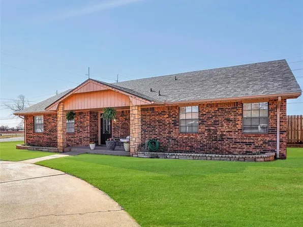 102 Mitchell Dr, Elk City, OK 73644
