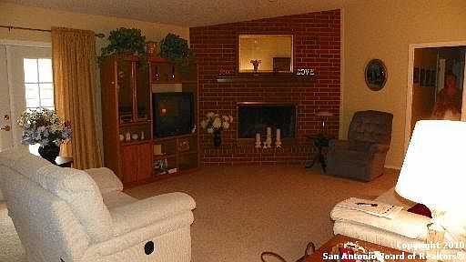 4th image of 1103 W Oakcrest Dr.