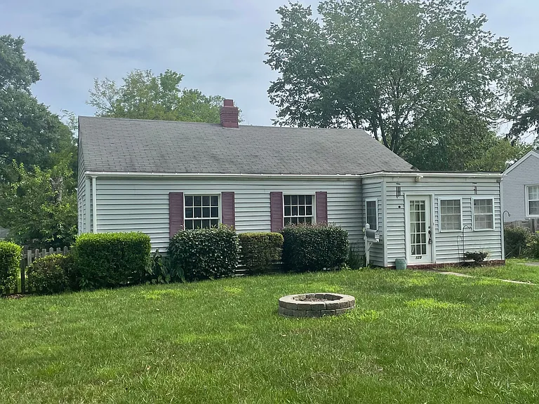 829 Everett Pl — Photo 1