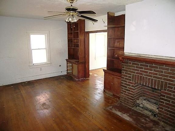 4th image of 1622 Meriline Ave