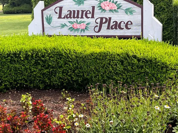 1102 Sedgefield Dr, Mount Laurel, NJ 08054