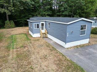 41 Willow St, Tilton, NH 03276