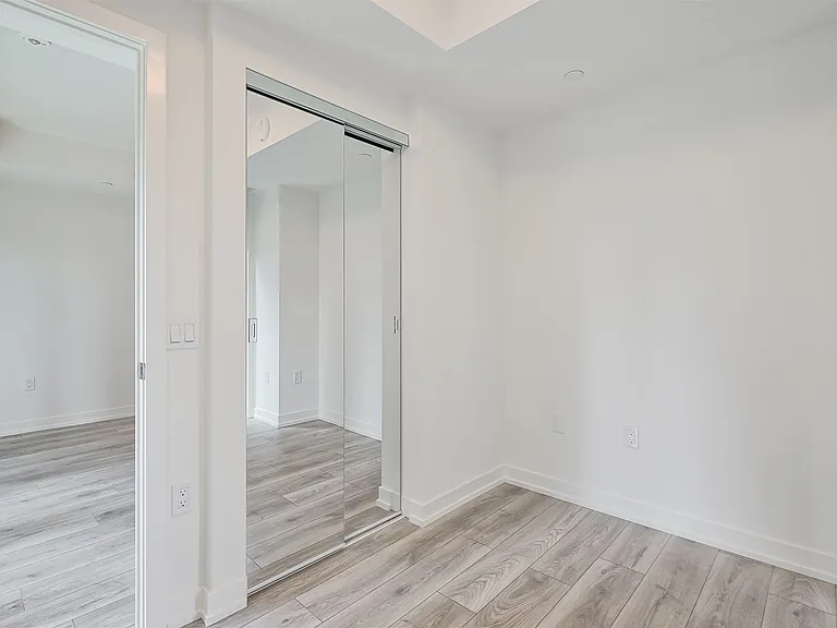 223 Redpath Ave — Photo 109